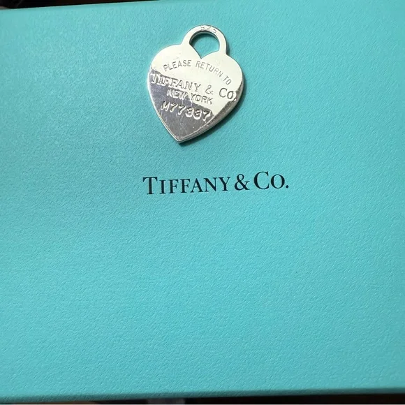 Tiffany & Co. Heart “Please Return To” Pendant - Picture 5 of 10